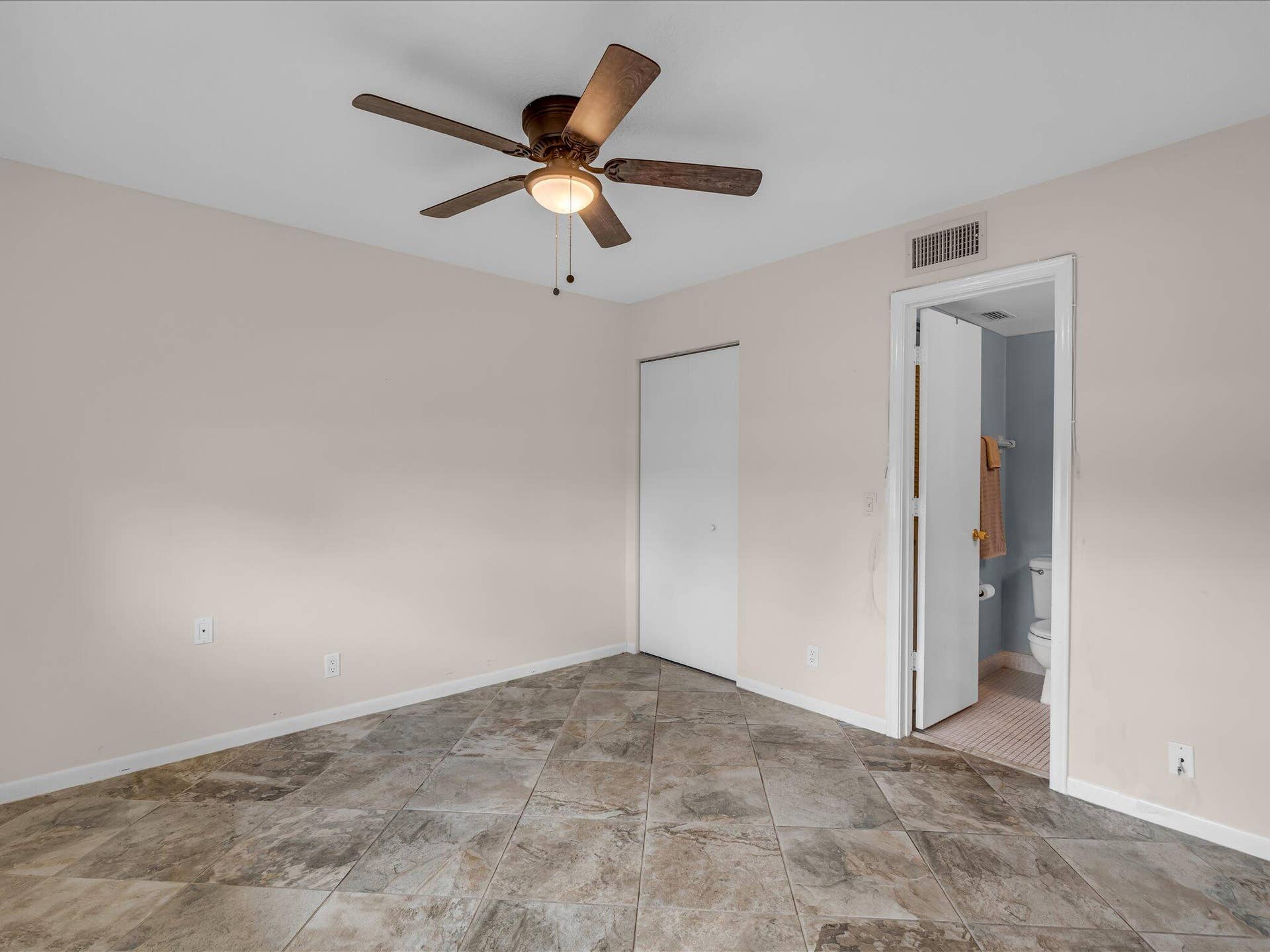 1151 CALAMONDIN Terrace, #103, Delray Beach, FL 33445 Guest Bath Entrance