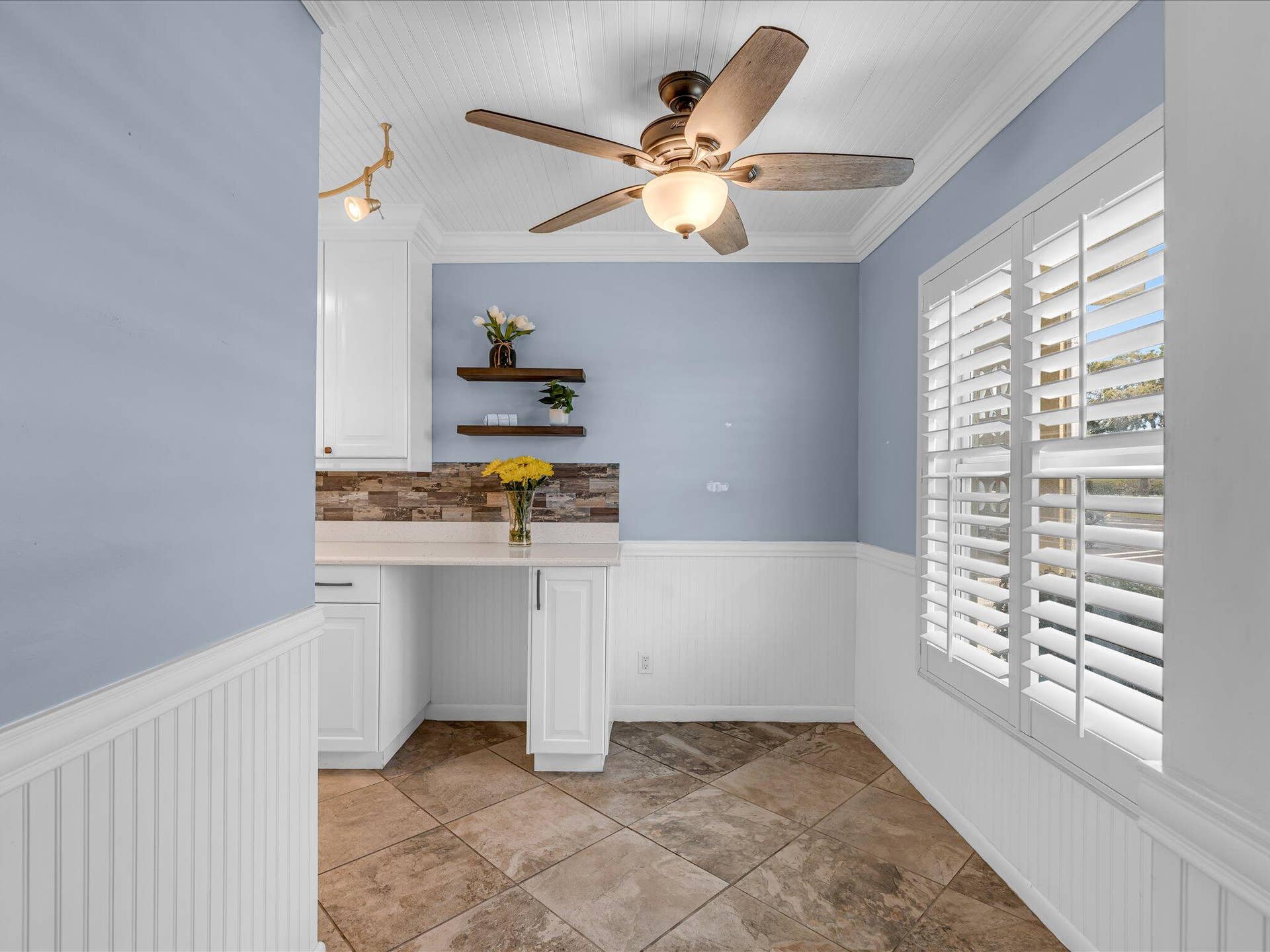 1151 CALAMONDIN Terrace, #103, Delray Beach, FL 33445 Sunny Eat in Kitchen