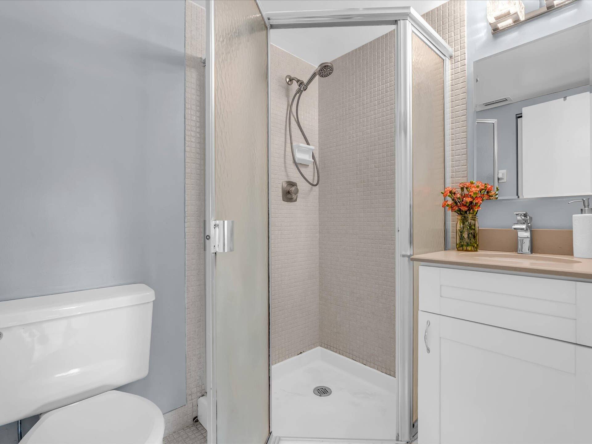 1151 CALAMONDIN Terrace, #103, Delray Beach, FL 33445 Guest Bath