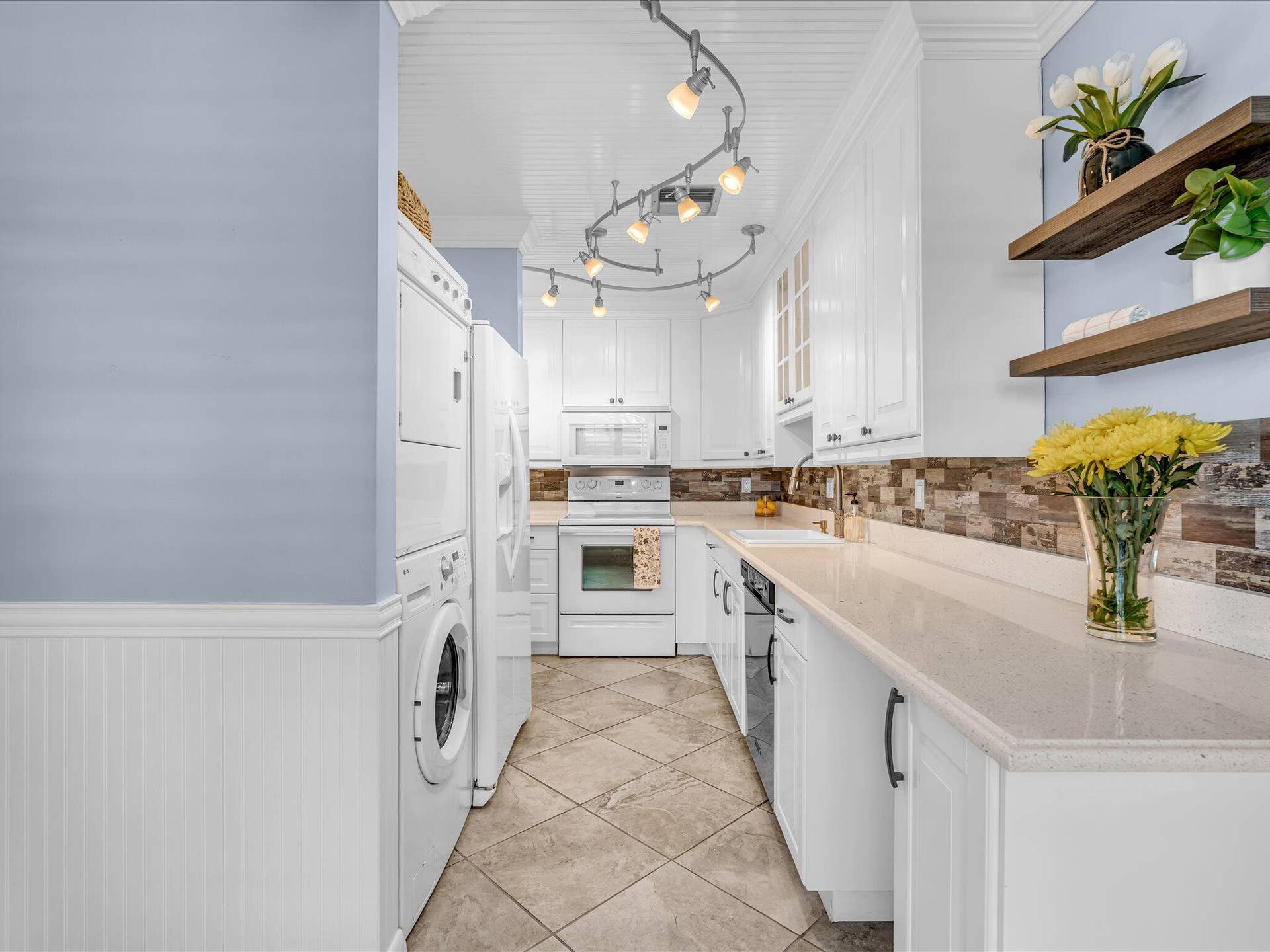 1151 CALAMONDIN Terrace, #103, Delray Beach, FL 33445 Continuous Tile Flooring
