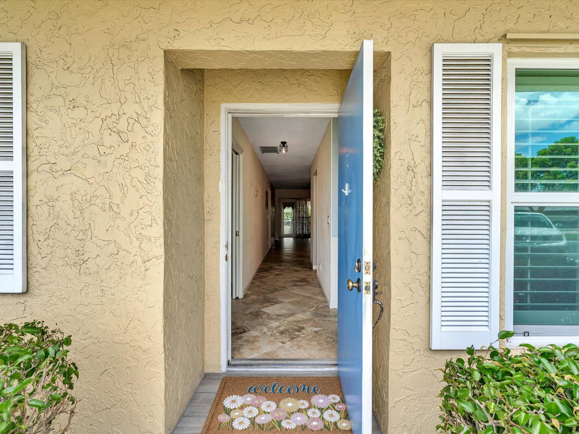 1151 CALAMONDIN Terrace, #103, Delray Beach, FL 33445 Come on in!