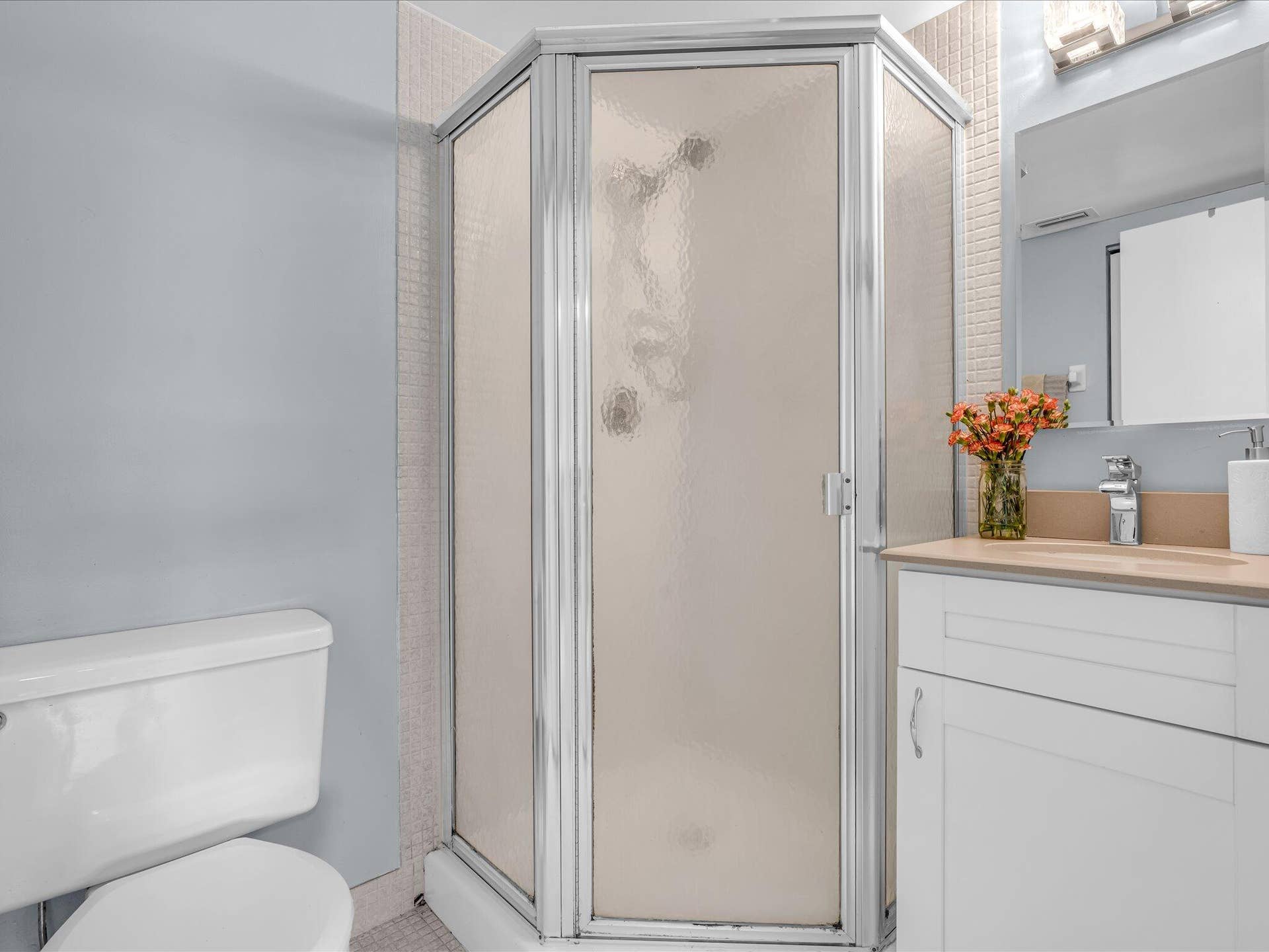 1151 CALAMONDIN Terrace, #103, Delray Beach, FL 33445 Full Guest Bath