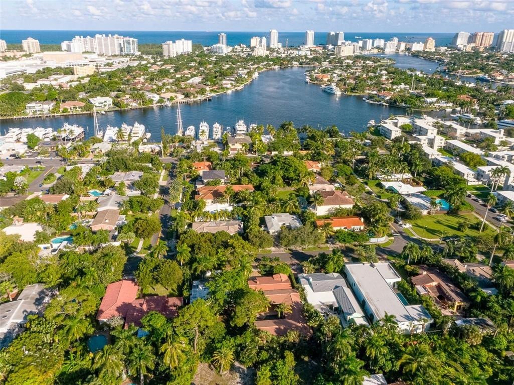 729 NE 19TH Avenue, Fort Lauderdale, FL 33304 Photo 2