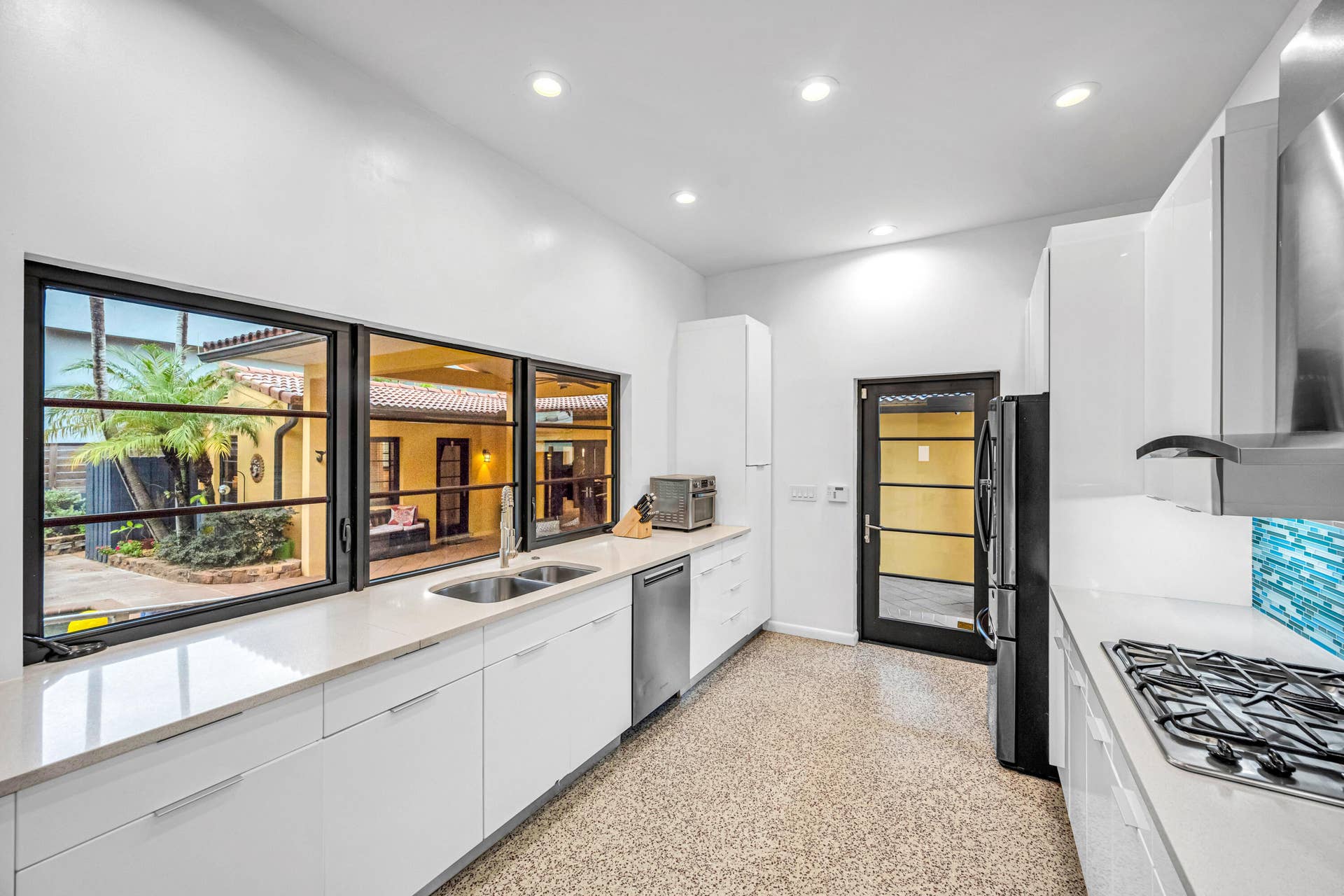 729 NE 19TH Avenue, Fort Lauderdale, FL 33304 729 NE 19TH AVE-33
