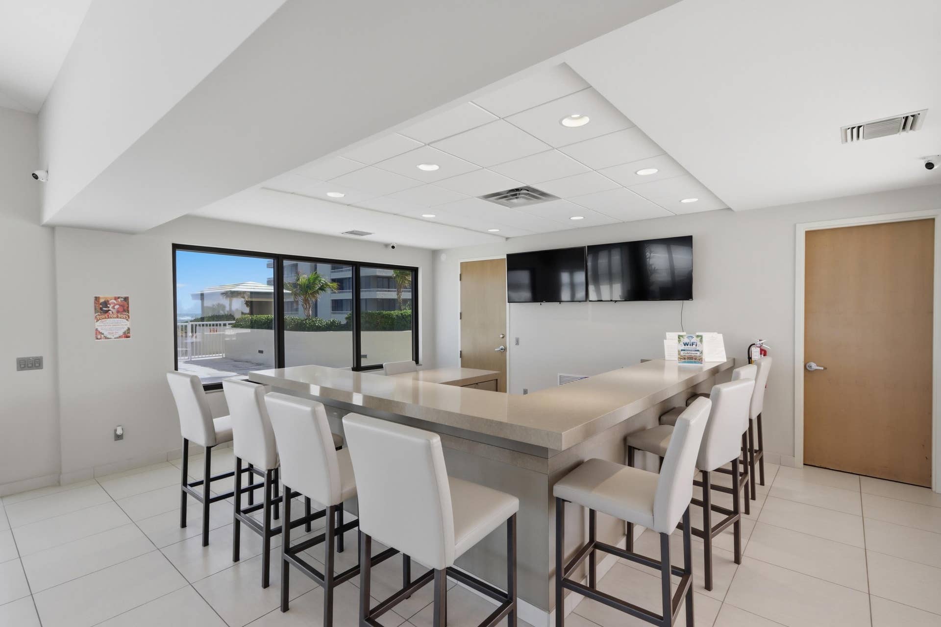 5510 N OCEAN Drive, #6B, Singer Island, FL 33404 club room bar