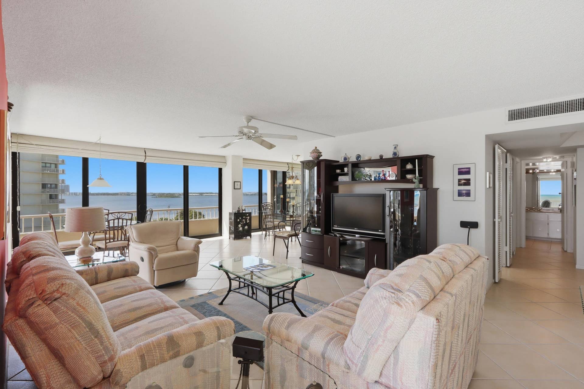 5510 N OCEAN Drive, #6B, Singer Island, FL 33404 great room