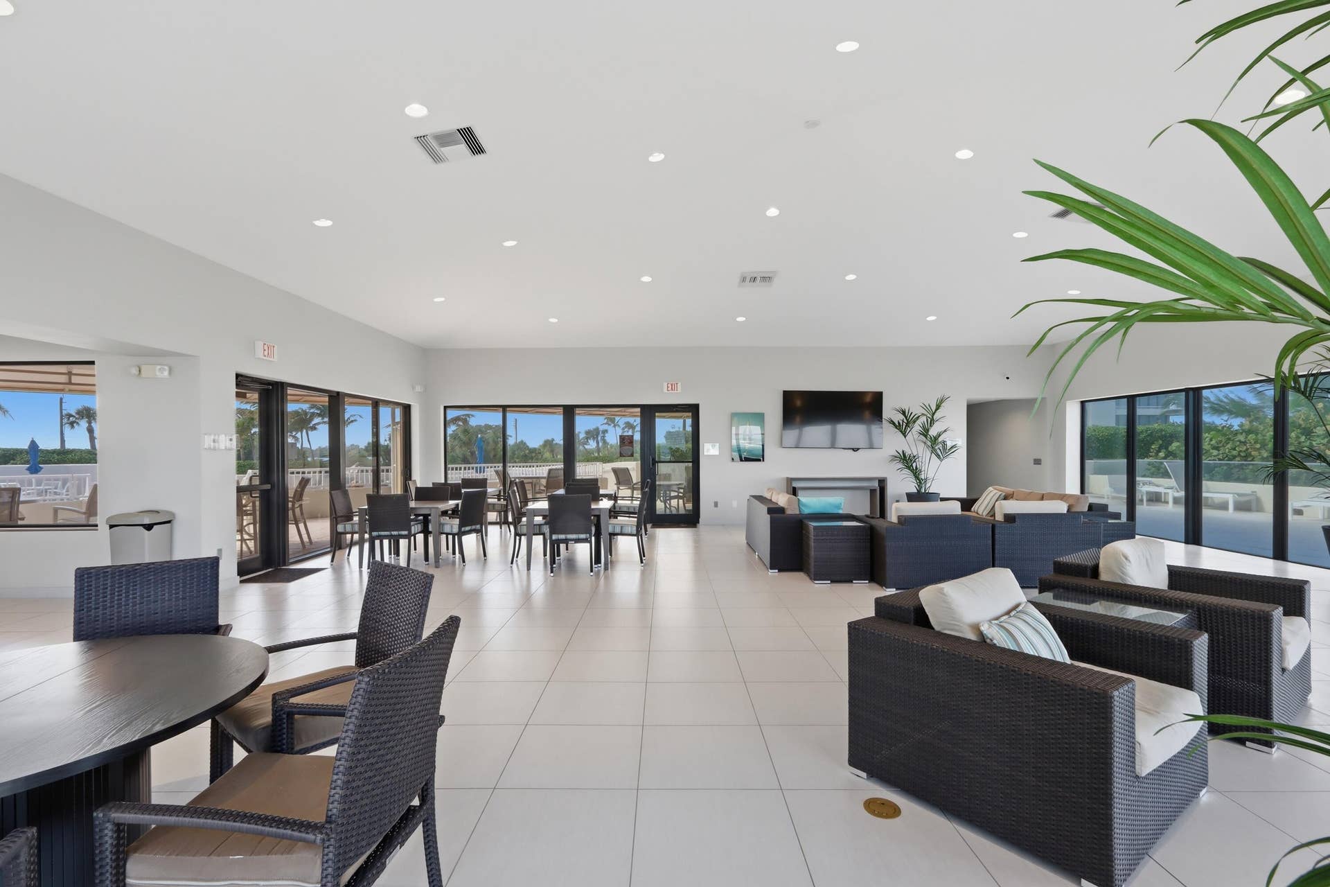 5510 N OCEAN Drive, #6B, Singer Island, FL 33404 club room