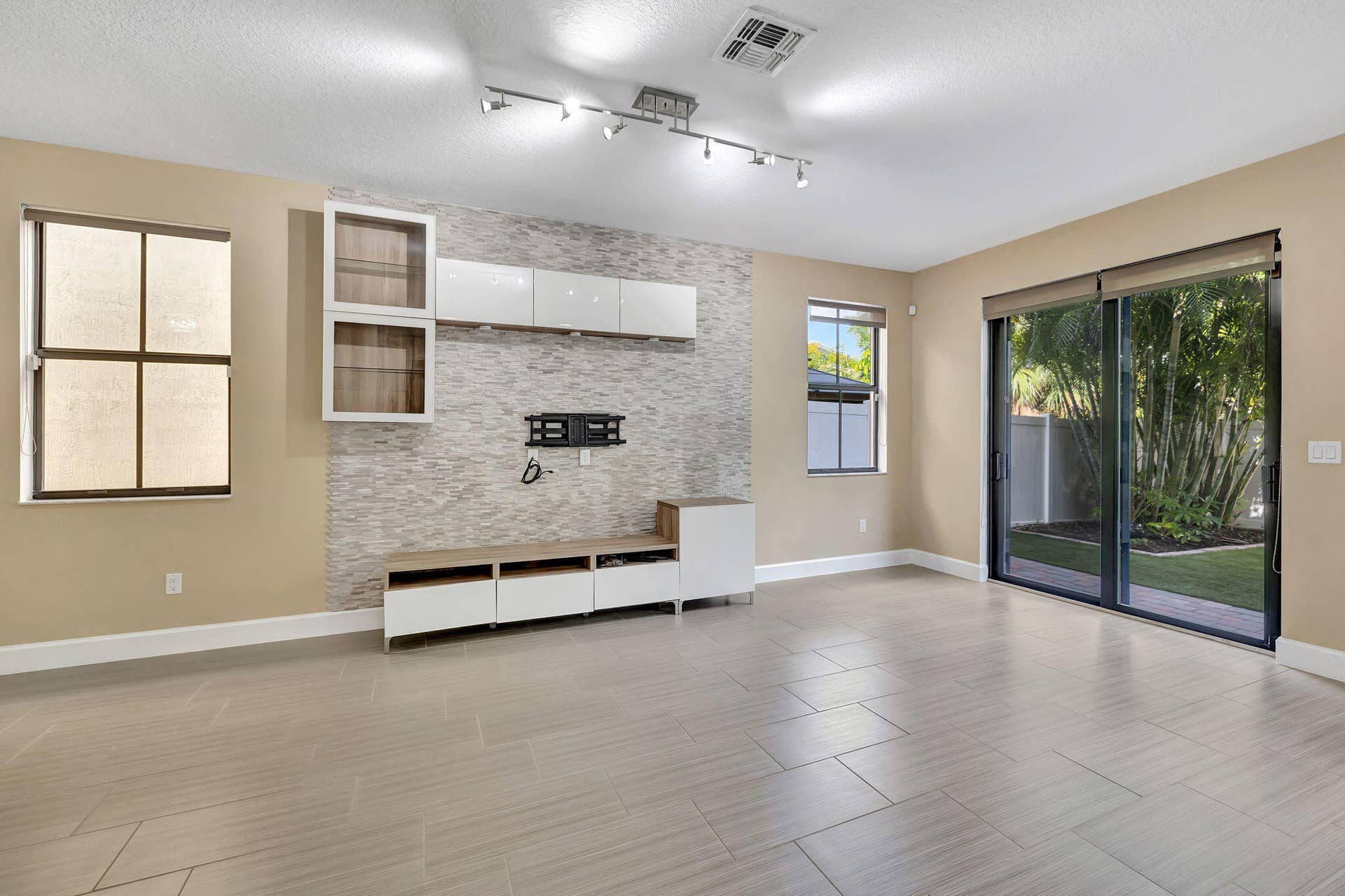 4729 NW 59th Street, Tamarac, FL 33319 19-web-or-mls-3W7A0521