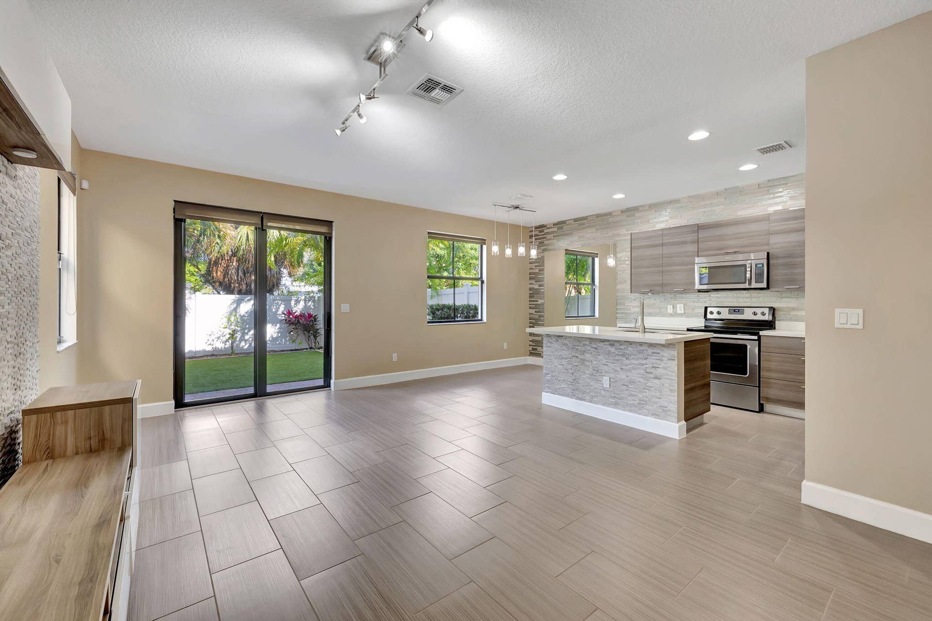 4729 NW 59th Street, Tamarac, FL 33319 9-web-or-mls-3W7A0471