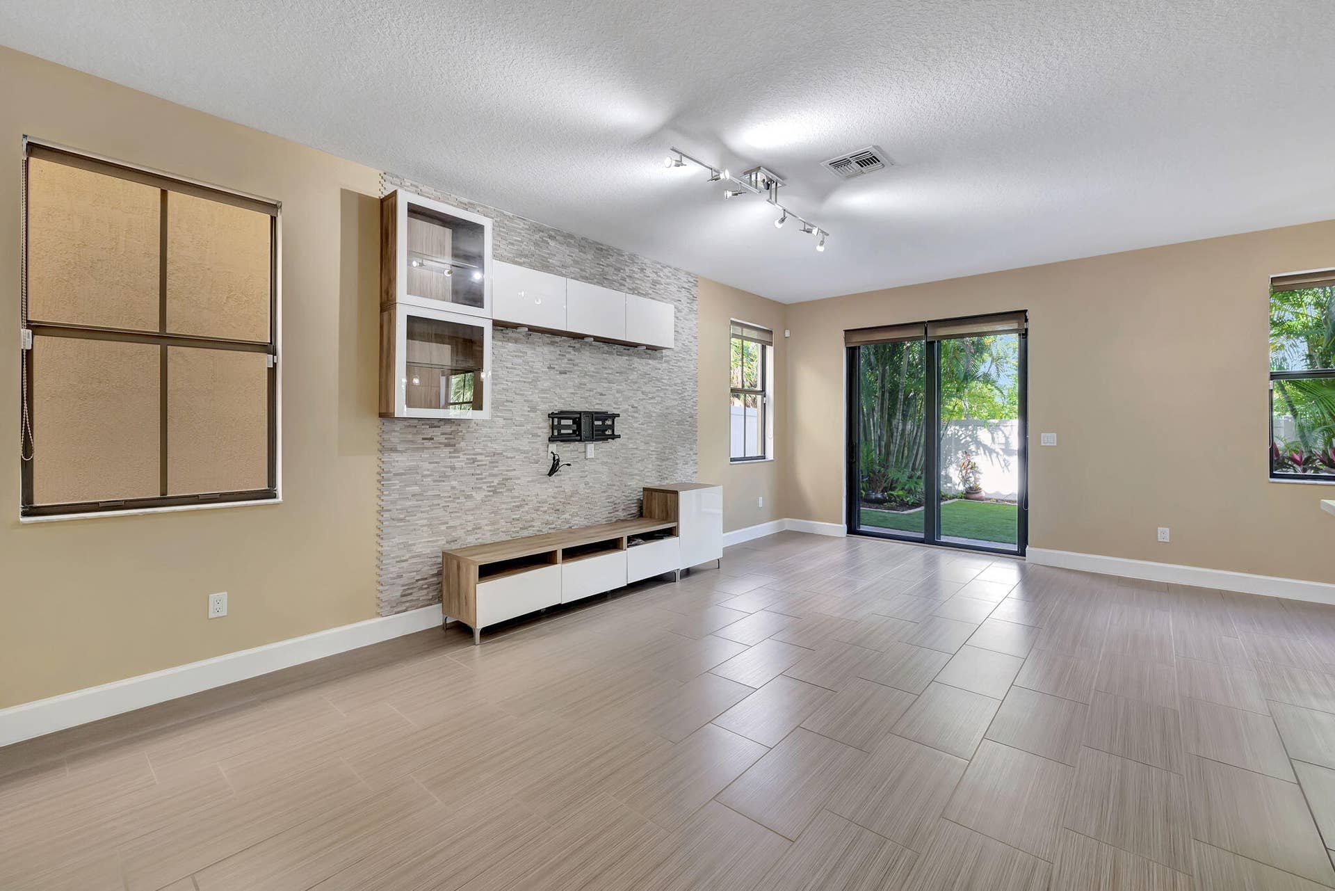 4729 NW 59th Street, Tamarac, FL 33319 7-web-or-mls-3W7A0461