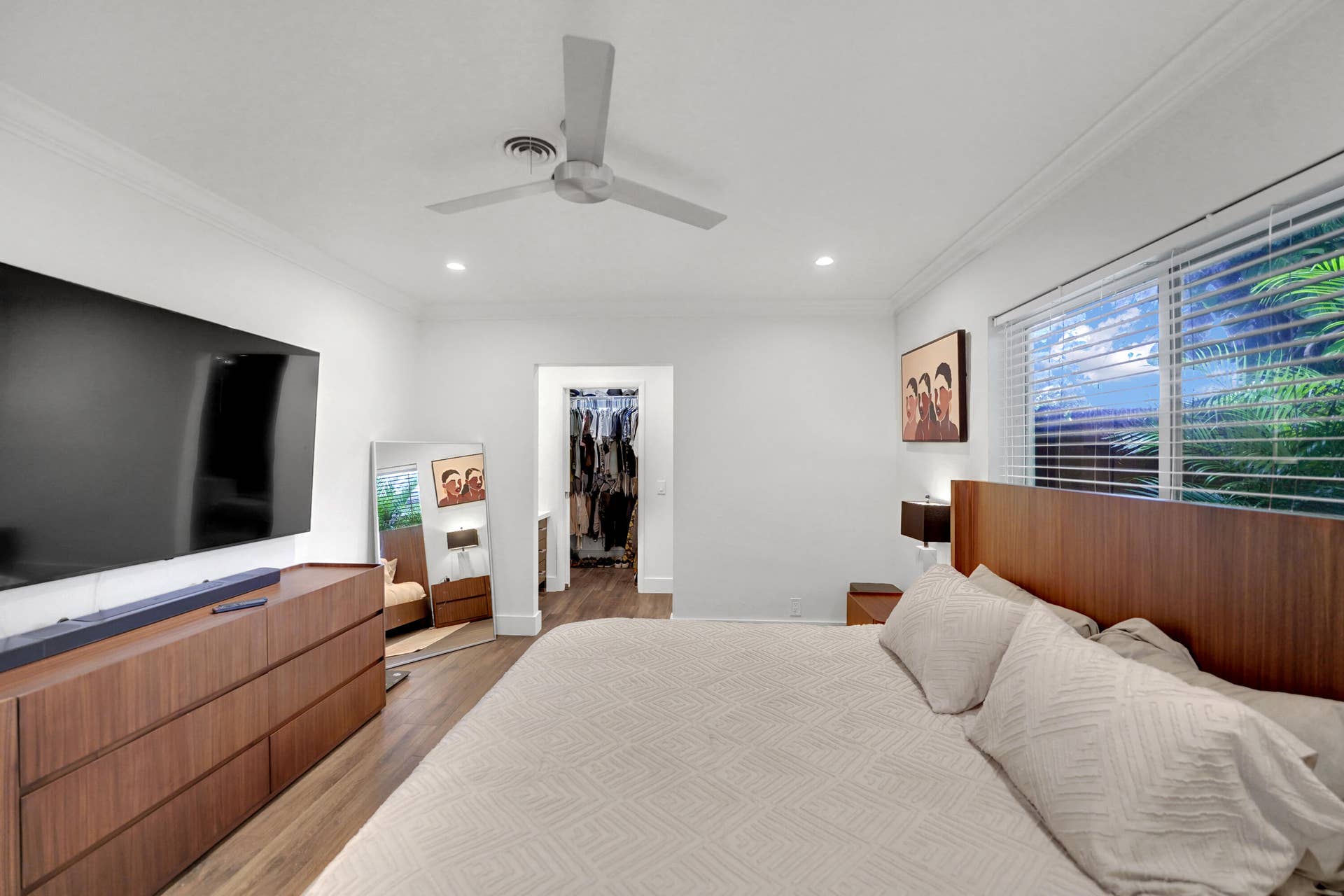 380 NW 35TH Court, Oakland Park, FL 33309 Room featuring crown molding, recessed lighting, a modern ceiling fan, a walk-in closet