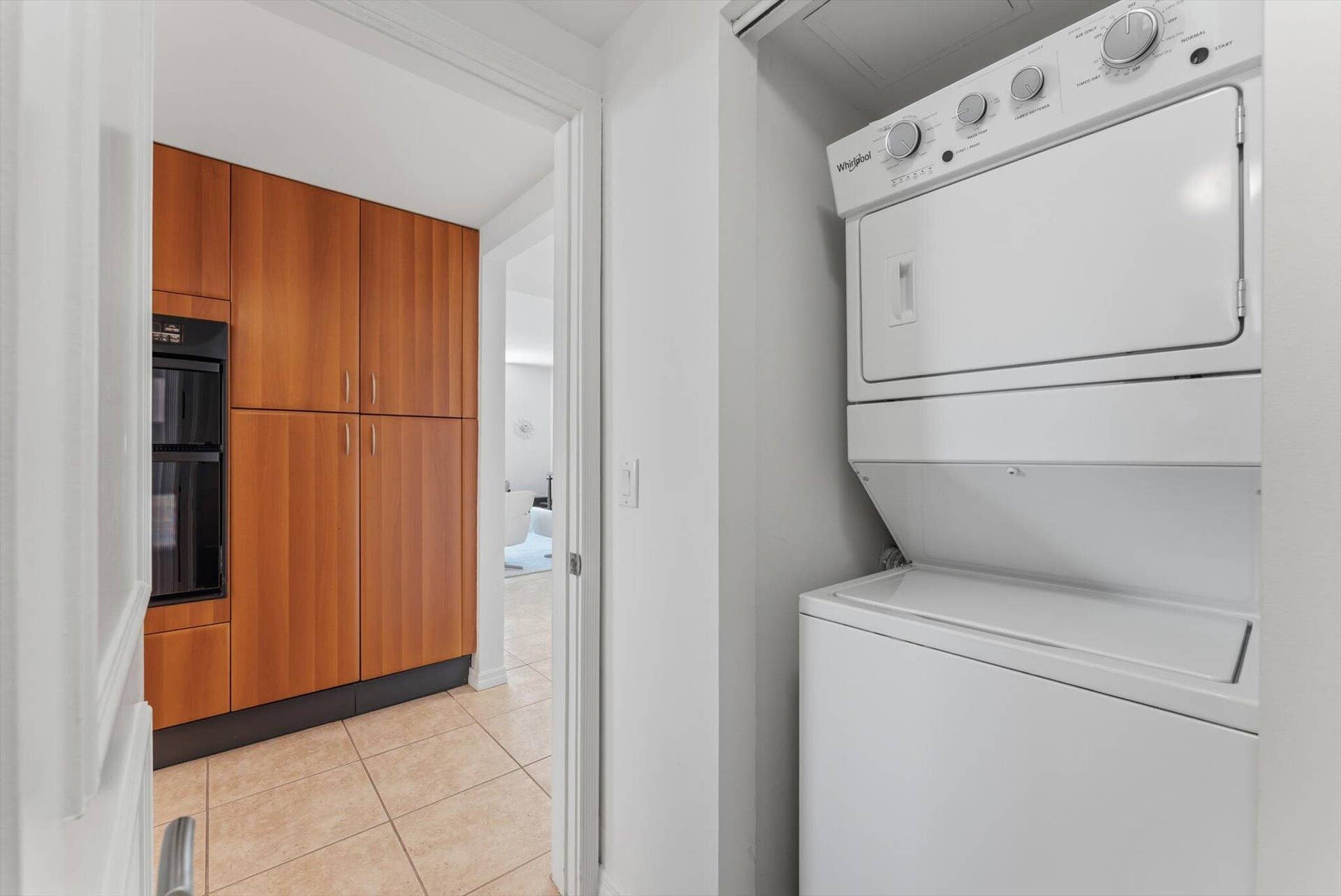 2100 N OCEAN Boulevard, #6C, Fort Lauderdale, FL 33305 25-25