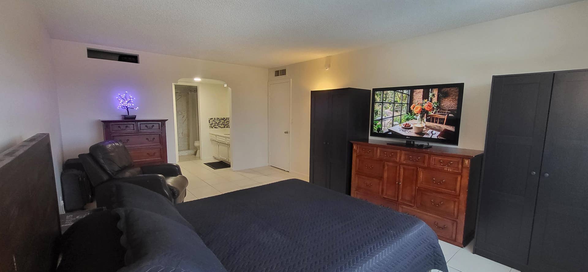 5200 N Ocean Boulevard, #613a, Lauderdale By The Sea, FL 33308 Mbedroom,vanity bathroom,walk in closet