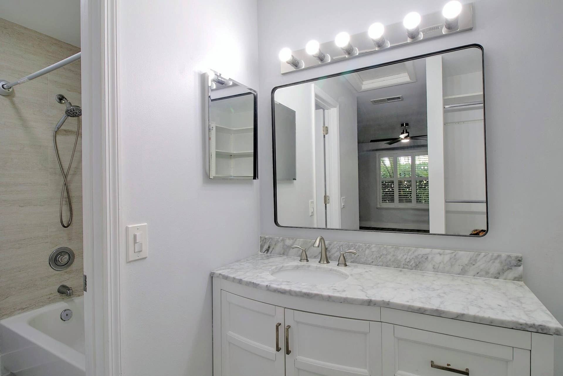 443 Midsummer Court, Royal Palm Beach, FL 33411 Primary bath