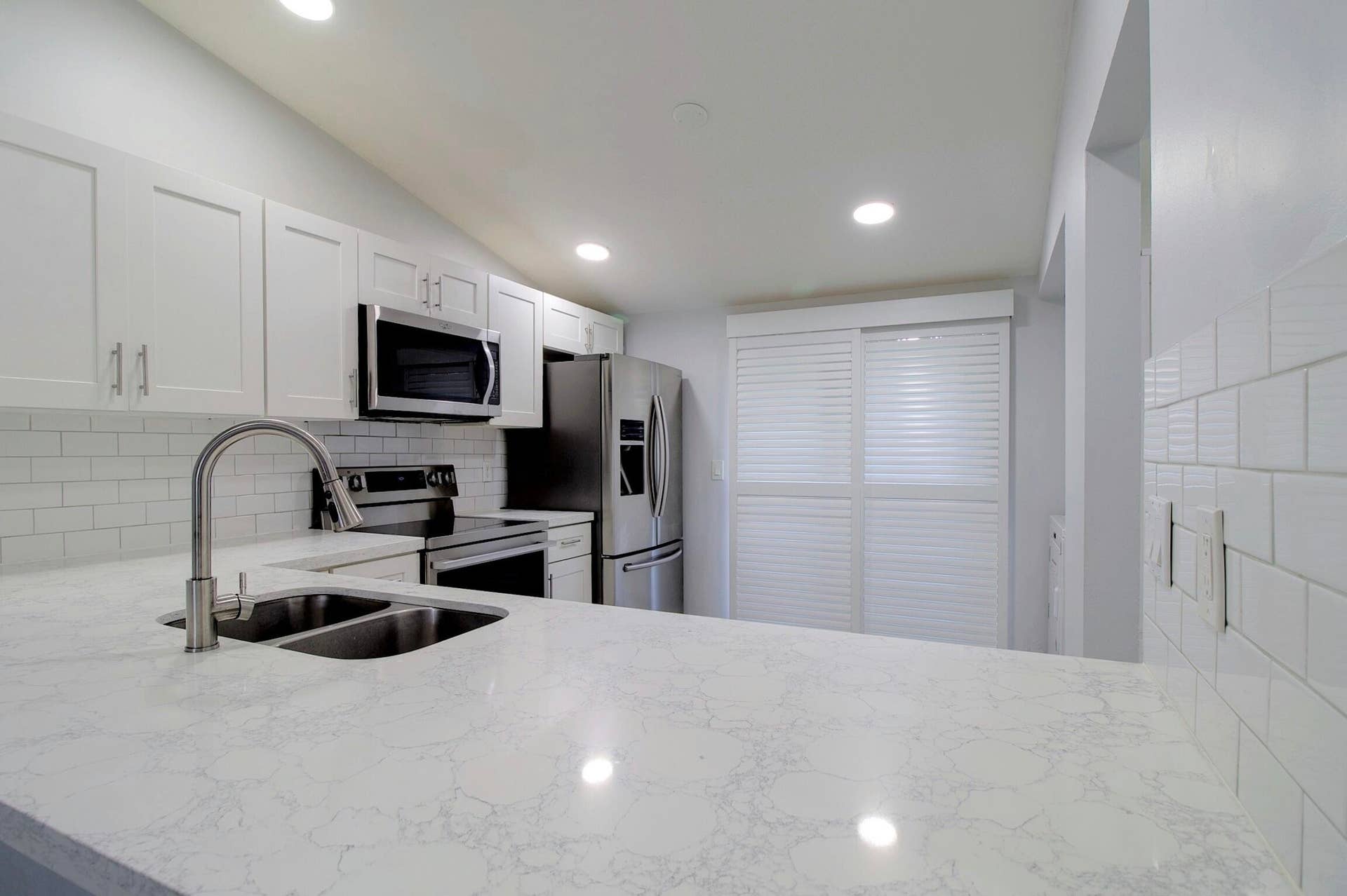 443 Midsummer Court, Royal Palm Beach, FL 33411 kitchen