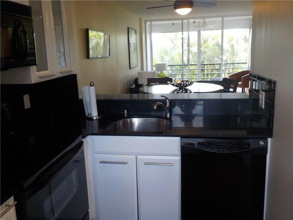 110 Royal Park Drive, #2B, Oakland Park, FL 33309