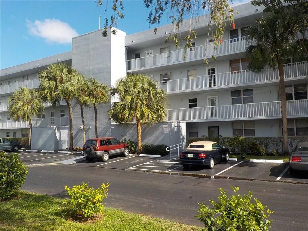 110 Royal Park Drive, #2B, Oakland Park, FL 33309