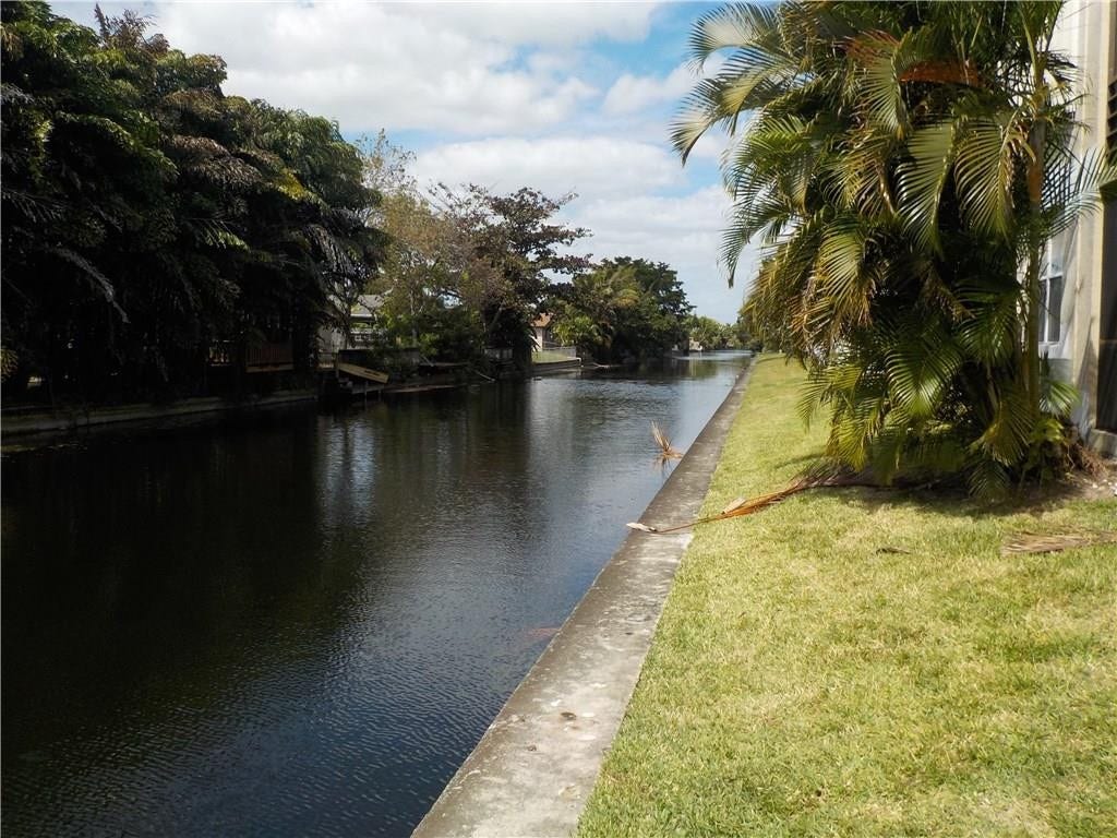 110 Royal Park Drive, #2B, Oakland Park, FL 33309