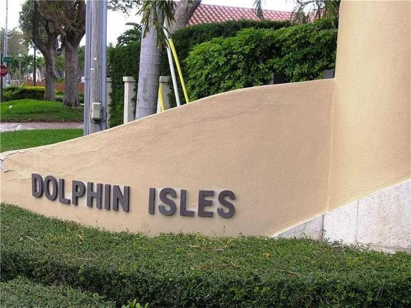 Fort Lauderdale, FL 33308 Quite, residential and beach side community of Dolphin Isles located on the barrier island. Adjacent to Birch State Park. Triple A rated Bayview school district.