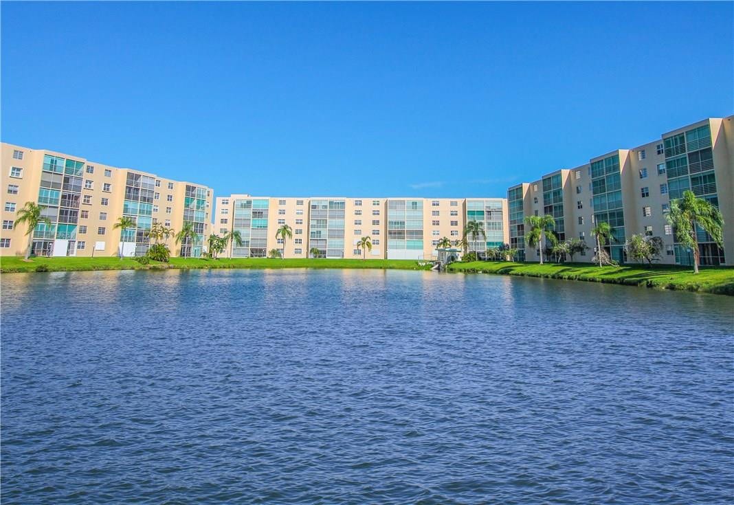 431 SE 3 Street, #203, Dania Beach, FL 33004 431 SE 3 Street, #203, Dania Beach, FL 33004