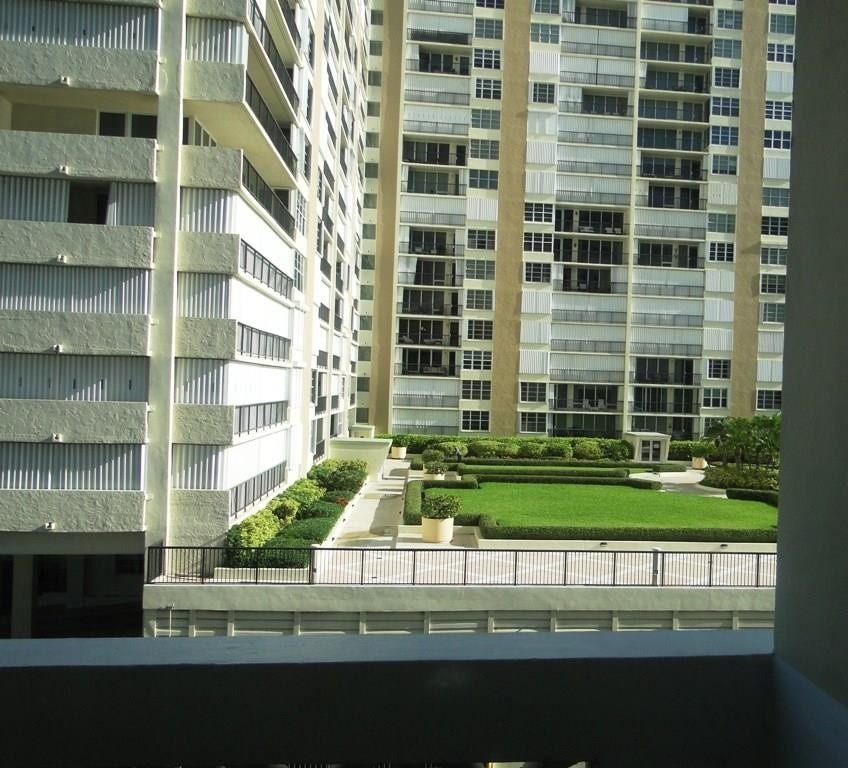 4250 Galt Ocean Drive, #4E, Fort Lauderdale, FL 33308