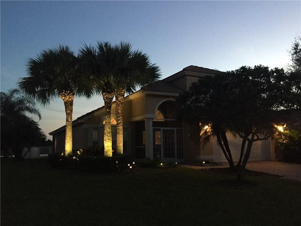 937 SE Westminster Place, Stuart, FL 34997 Photo 2