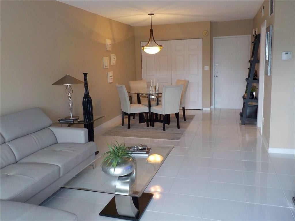 3105 Oakland Shores Drive, #J-203, Oakland Park, FL 33309