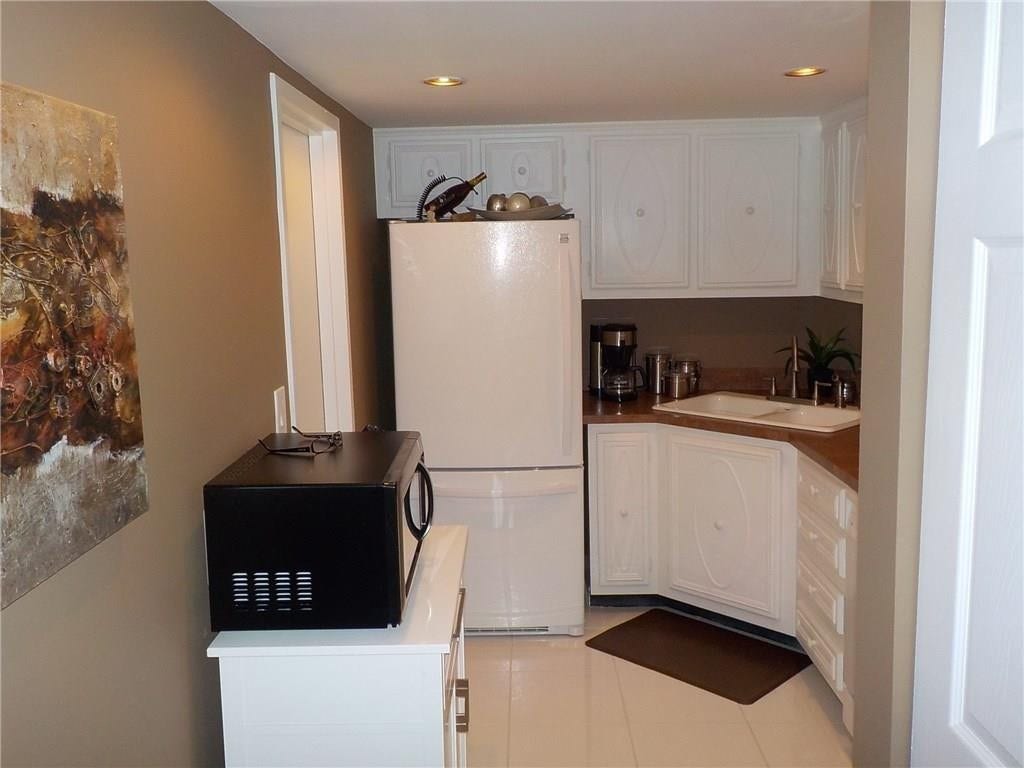 3105 Oakland Shores Drive, #J-203, Oakland Park, FL 33309