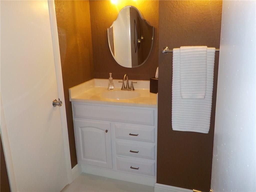 3105 Oakland Shores Drive, #J-203, Oakland Park, FL 33309