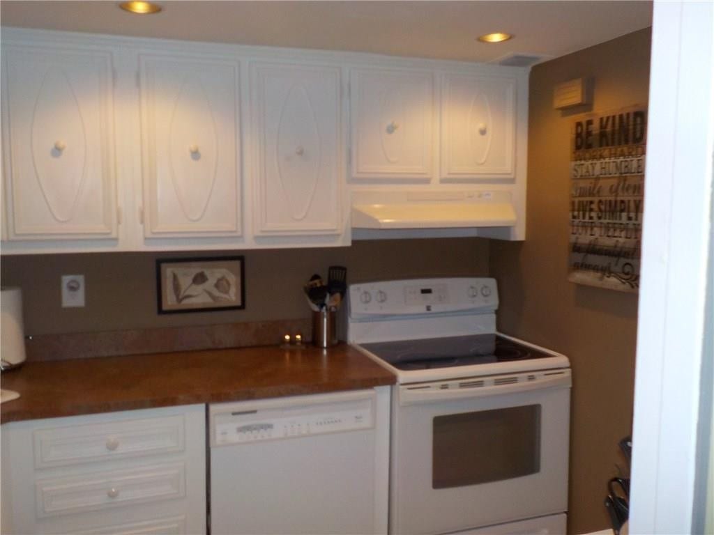3105 Oakland Shores Drive, #J-203, Oakland Park, FL 33309