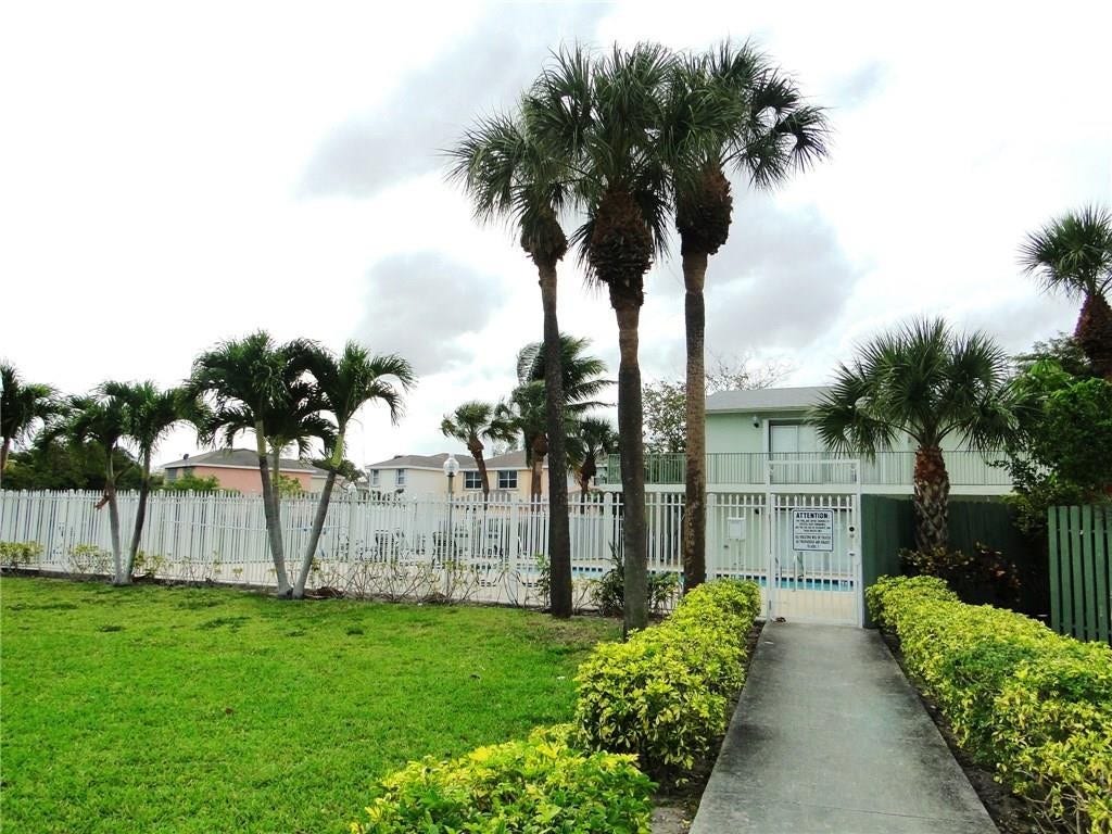 897 Crystal Lake Drive, #897, Pompano Beach, FL 33064 897 Crystal Lake Drive, #897, Pompano Beach, FL 33064