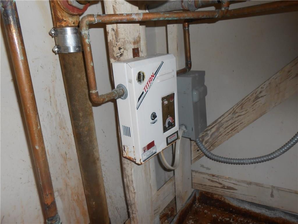 3550 Galt Ocean Drive, #206, Fort Lauderdale, FL 33308 Tankless water heater