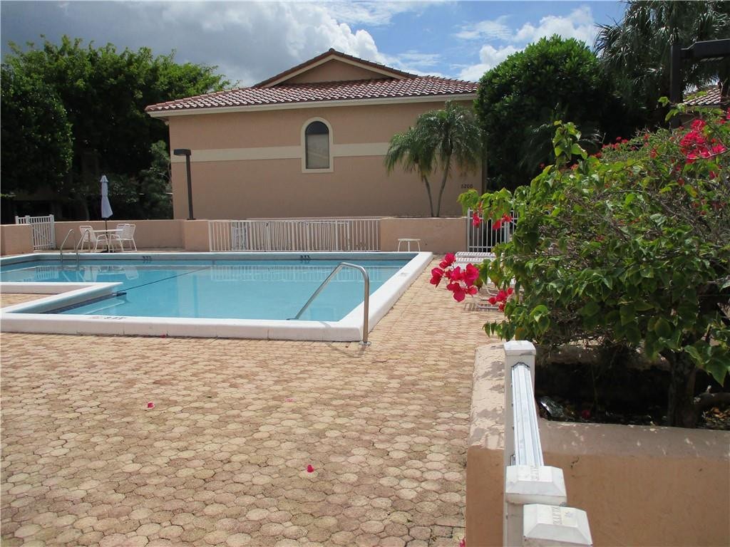 Just a few steps to a cool pool
