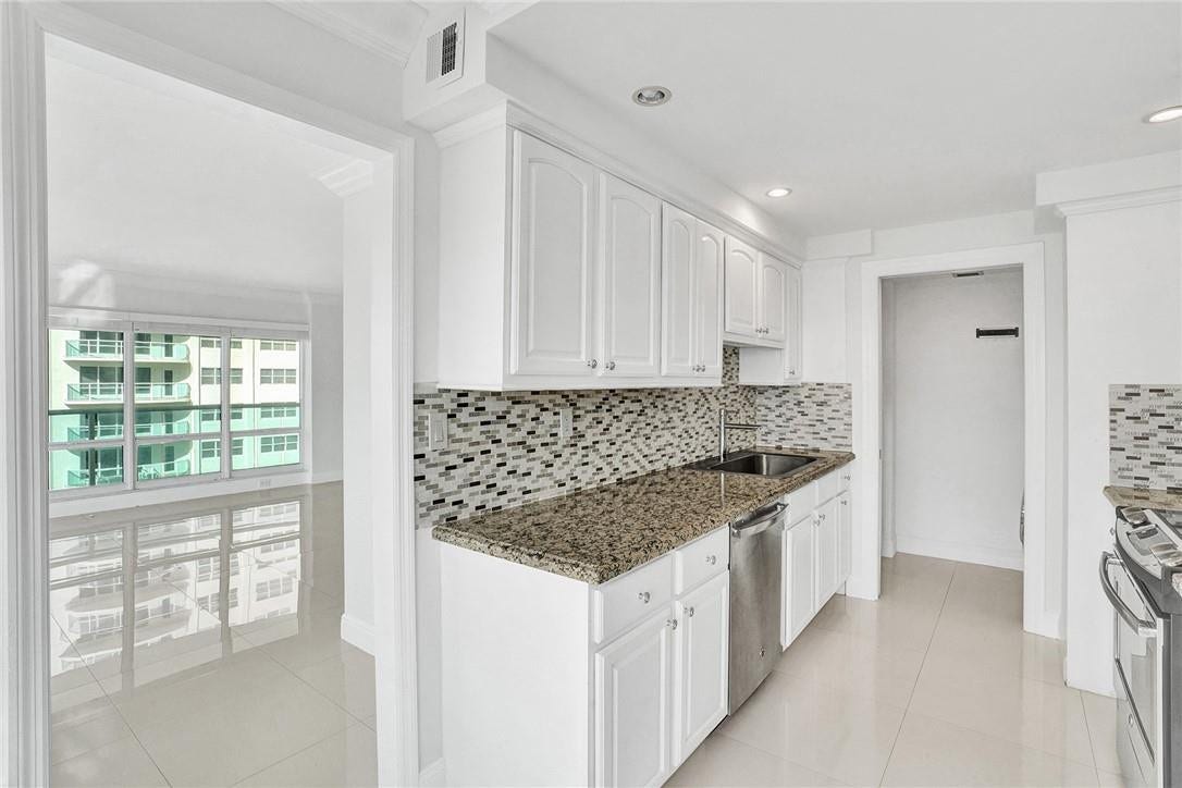 3400 Galt Ocean Drive, #1509 S, Fort Lauderdale, FL 33308 Looking into the dining and living room area from the kitchen.