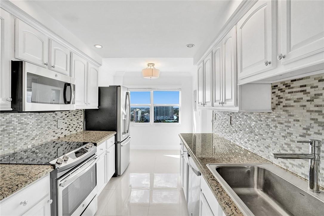 3400 Galt Ocean Drive, #1509 S, Fort Lauderdale, FL 33308 Sunny and bright, pretty and updated, with a window; what every kitchen should be. A nice eat in area is perfectly situated in front of the windows.