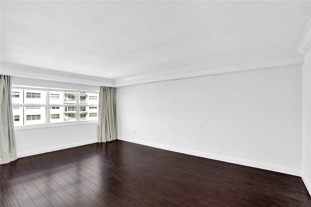3400 Galt Ocean Drive, #1509 S, Fort Lauderdale, FL 33308 Southpoint is known for its very roomy and spacious master bedrooms. Note the recessed lighting. The flooring in both bedrooms is wood veneer.