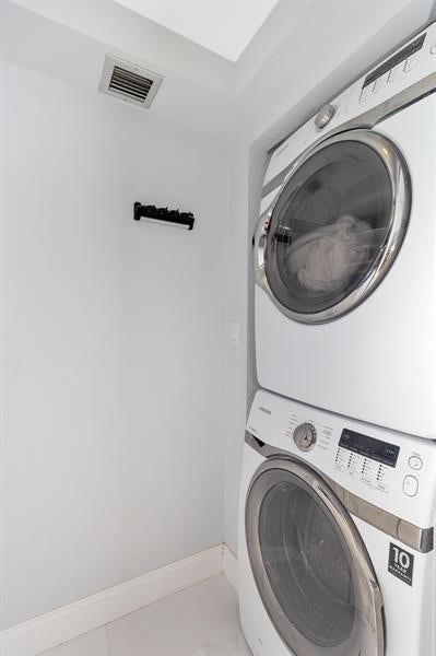 3400 Galt Ocean Drive, #1509 S, Fort Lauderdale, FL 33308 A full sized GE washer and dryer is conveniently housed in a laundry room just off of the kitchen.
