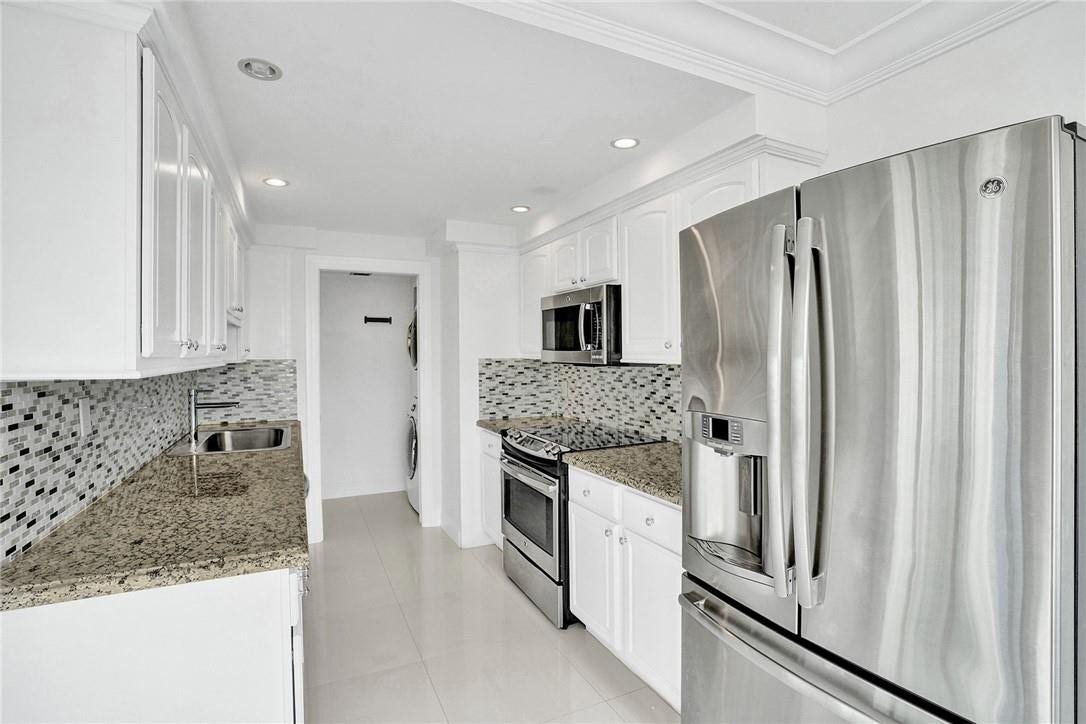 3400 Galt Ocean Drive, #1509 S, Fort Lauderdale, FL 33308 This updated kitchen has all stainless steel Samsung and GE appliances, granite countertops, a beautiful tiled, sparkly backsplash, and recessed lighting.