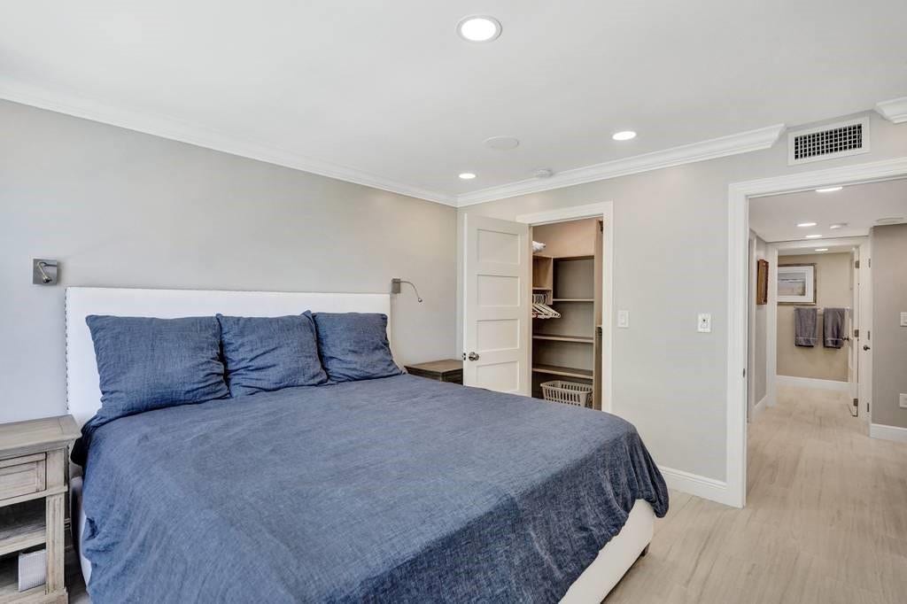 Second bedroom.