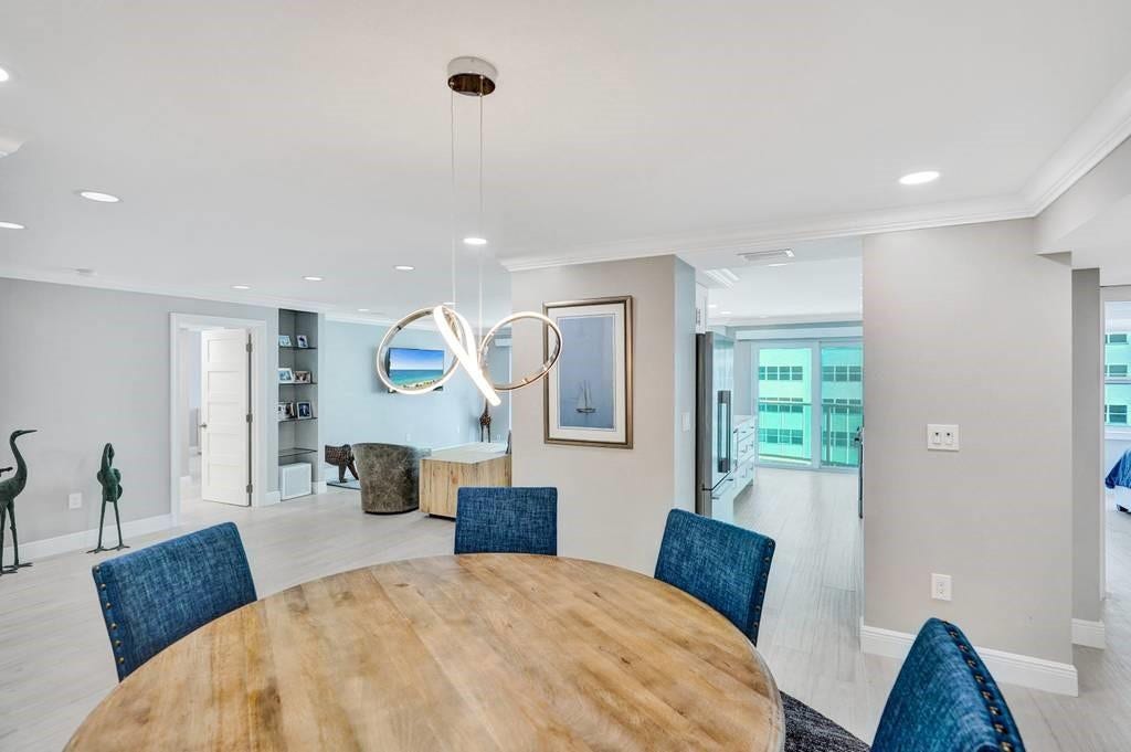 Dining room.