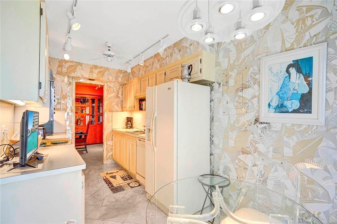 3400 Galt Ocean Drive, #1104 S, Fort Lauderdale, FL 33308 The kitchen faces into the dining room.