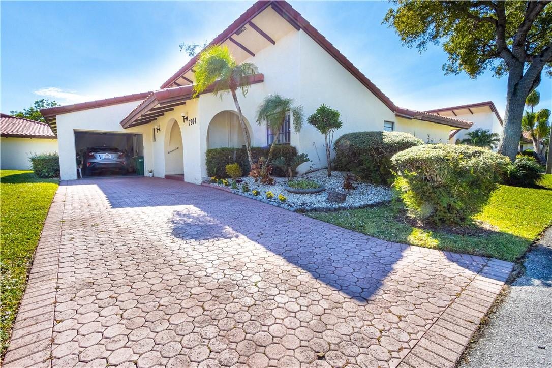 7904 Hibiscus Way, Tamarac, FL 33321 7904 Hibiscus Way, Tamarac, FL 33321