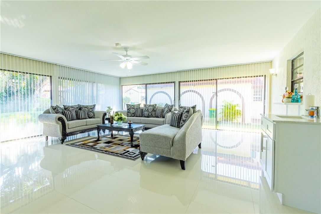 7904 Hibiscus Way, Tamarac, FL 33321 7904 Hibiscus Way, Tamarac, FL 33321