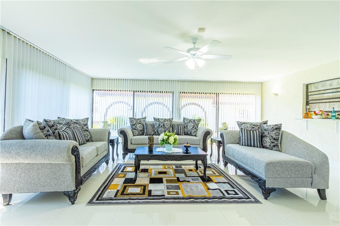 7904 Hibiscus Way, Tamarac, FL 33321 7904 Hibiscus Way, Tamarac, FL 33321