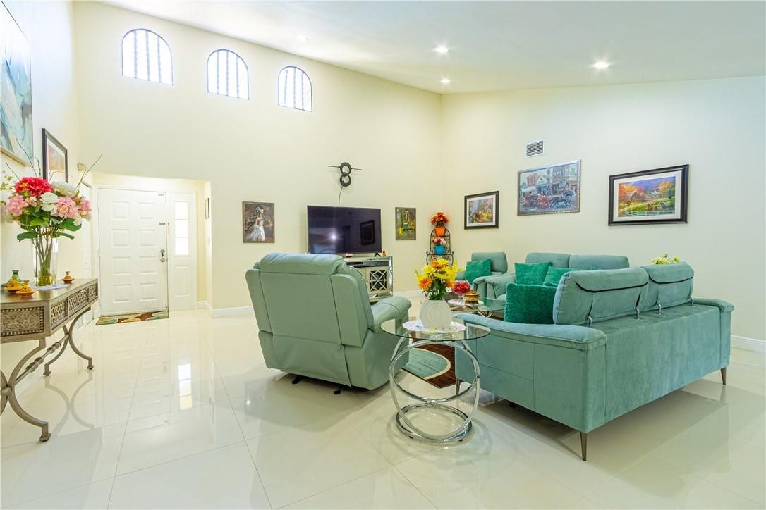 7904 Hibiscus Way, Tamarac, FL 33321 7904 Hibiscus Way, Tamarac, FL 33321