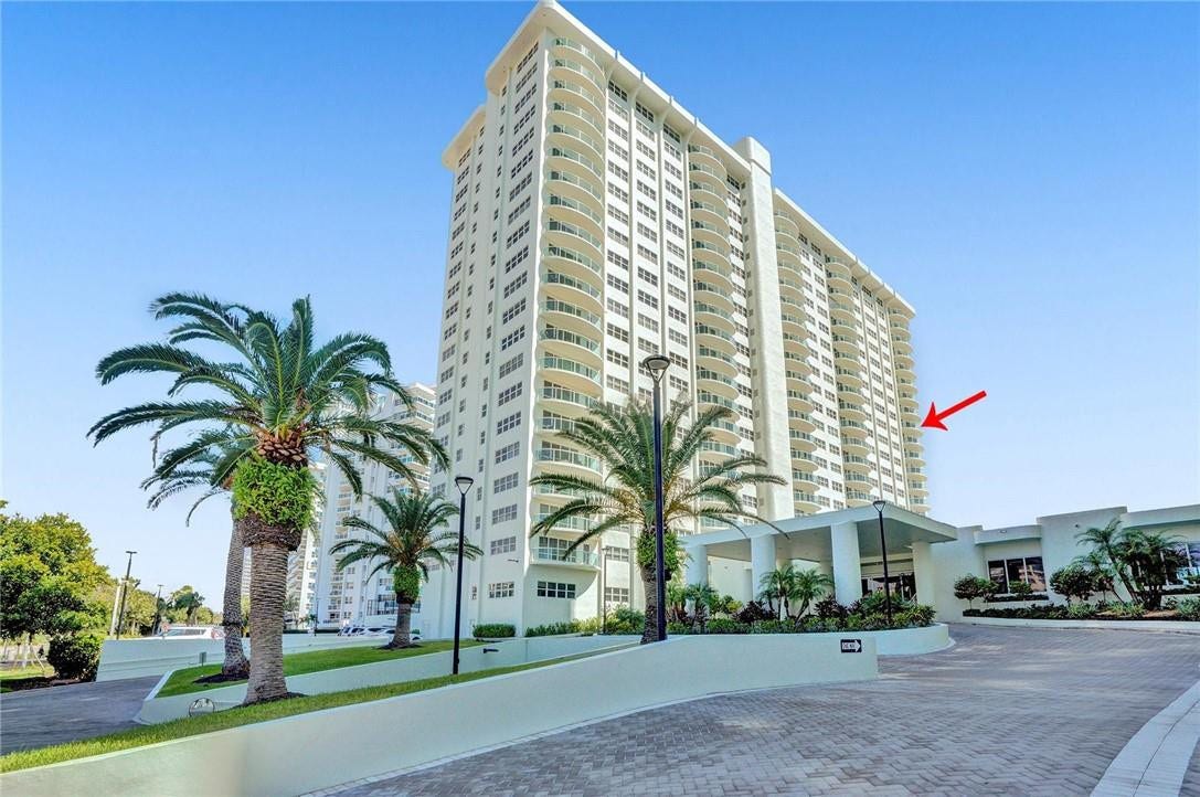 This apartment is an east/southeast facing corner.