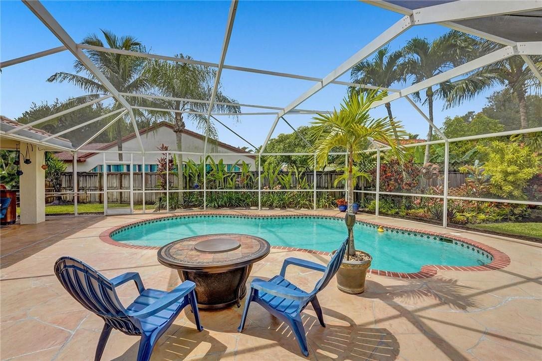 5541 Windover Way, Davie, FL 33331 Pool/Patio