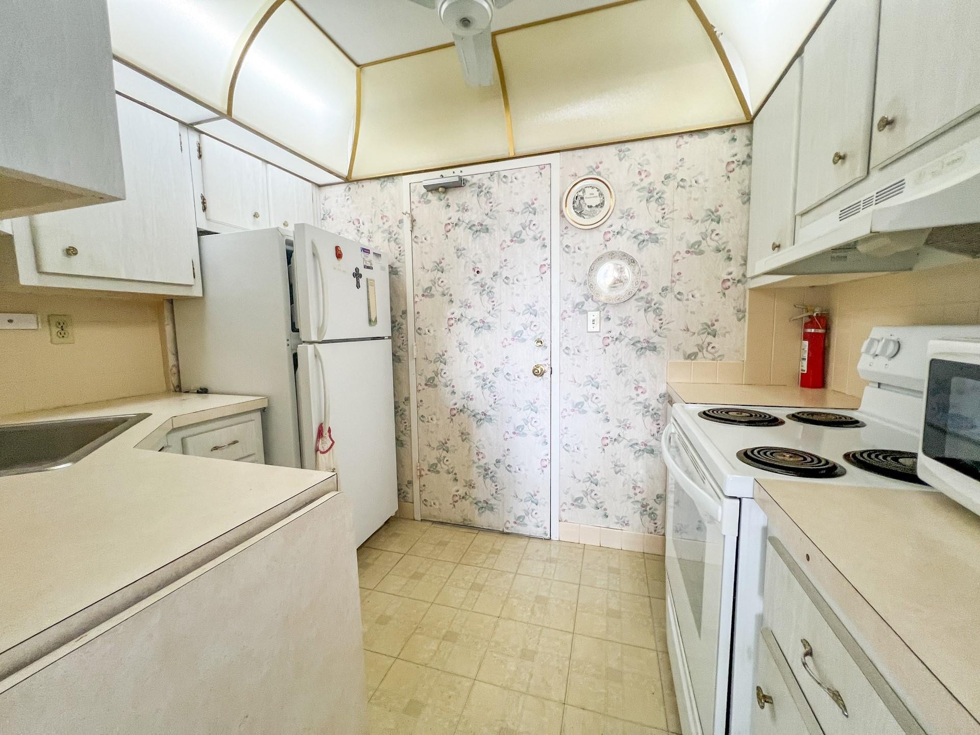 1831 NE 38 Street, #504, Oakland Park, FL 33308 Photo 24