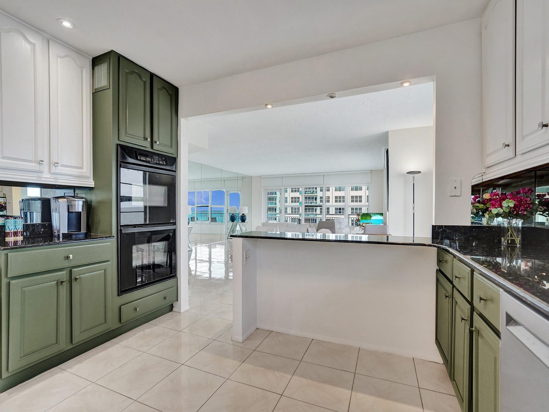 3850 Galt Ocean Drive, #711, Fort Lauderdale, FL 33308 two wall ovens