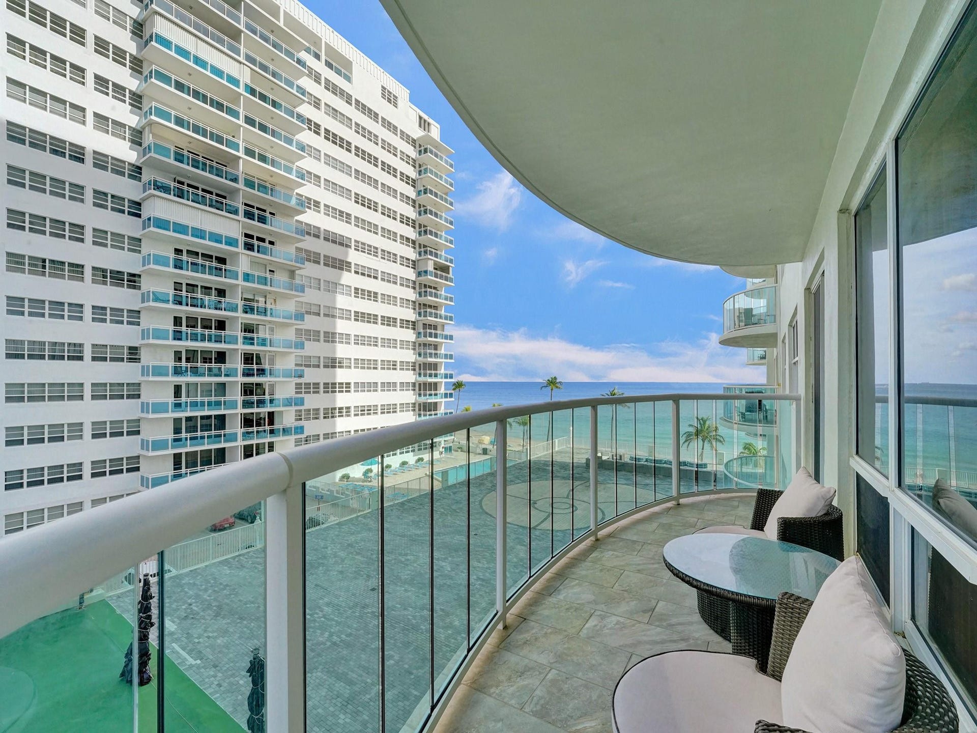 This 3rd floor apartment overlooks the ocean and the tennis court.